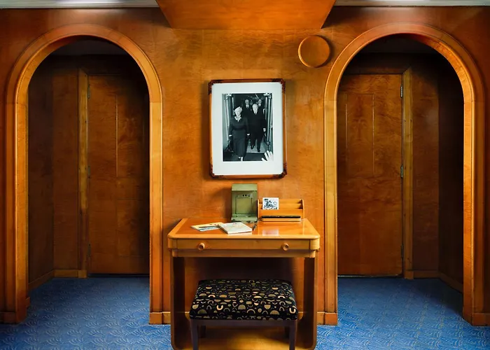 Queen MaryAirport Hotel